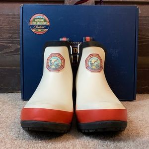 Chelsea rain boots by Pendleton size 8